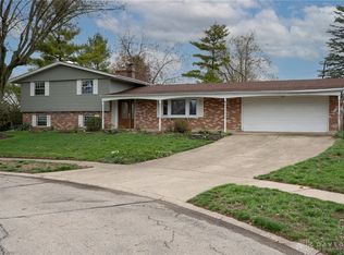 1319 Honeysuckle Dr, Fairborn, OH 45324