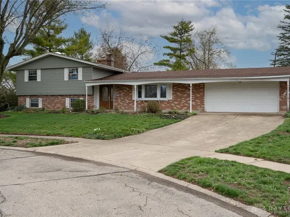 1319 Honeysuckle Dr, Fairborn, OH 45324