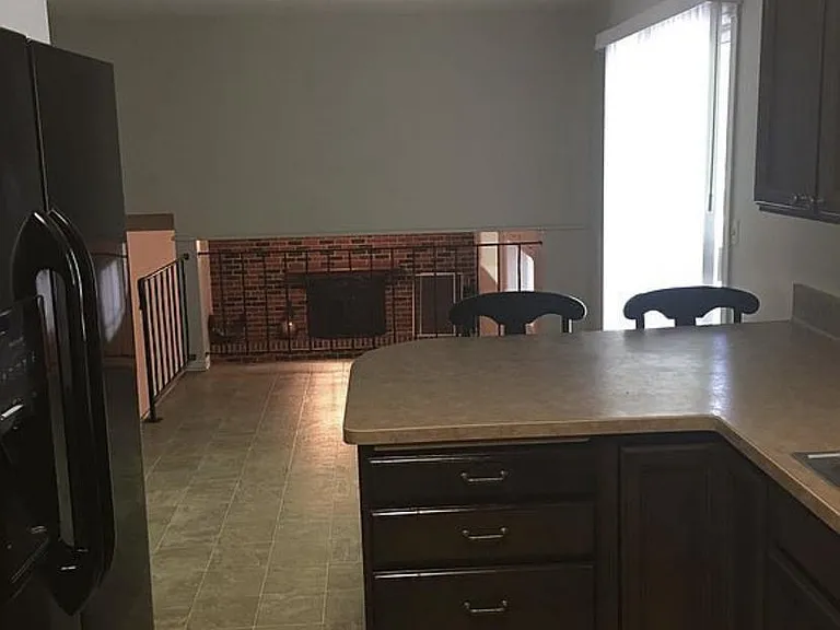 1905 Riviera Cir — Photo 10