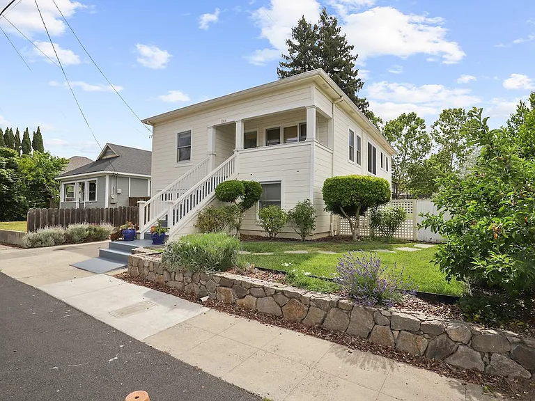 1164 Raymond Ave — Photo 3