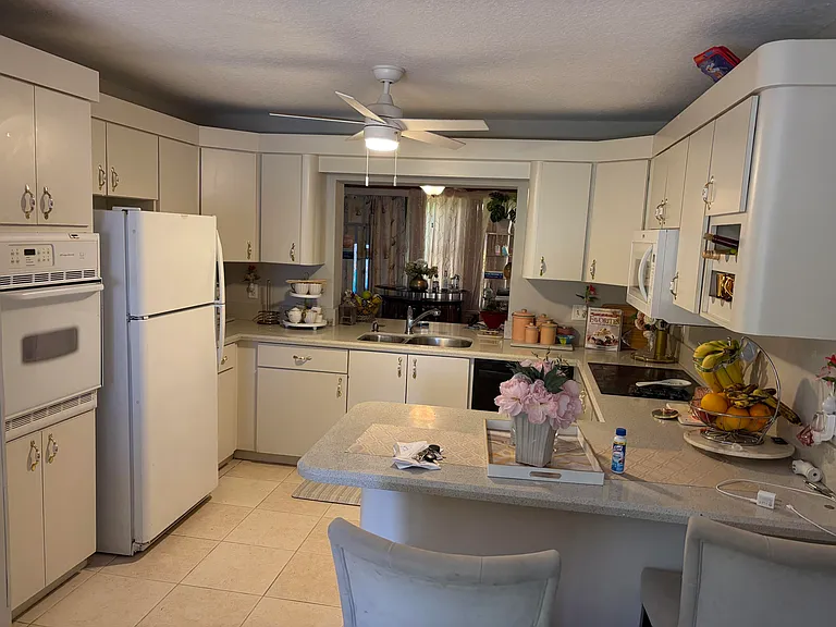 145 SE Fallon Dr — Photo 6