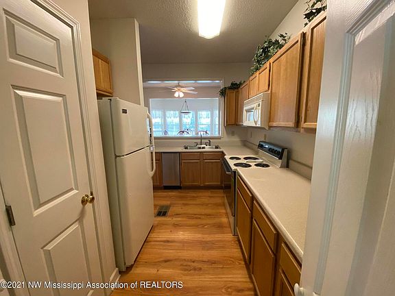 5th image of 8135 Cedar Hill Ln