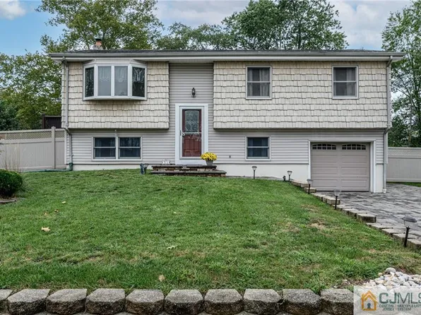 27 Dogwood Dr, Jackson, NJ 08527