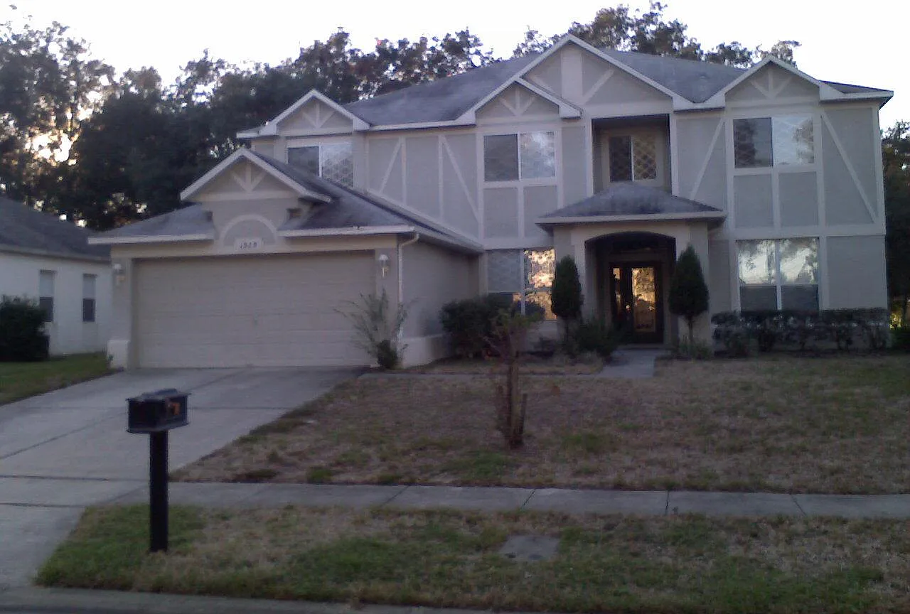 6 bed, 3300 sqft, $3,100 — Photo 1
