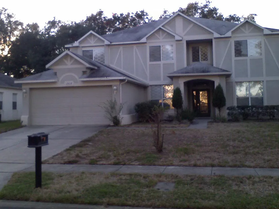 1929 Ancient Oak Dr