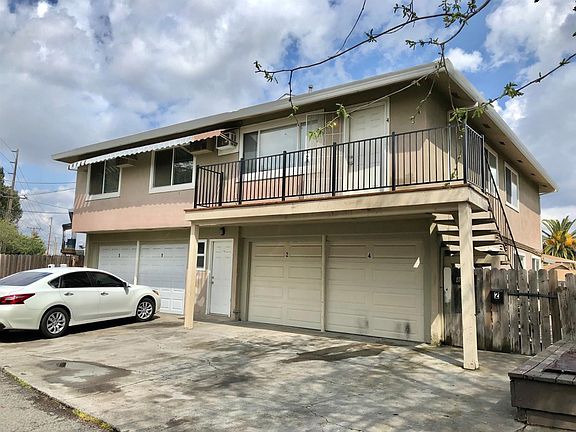 Shared garage: 1 car/unit. Laundry room in between