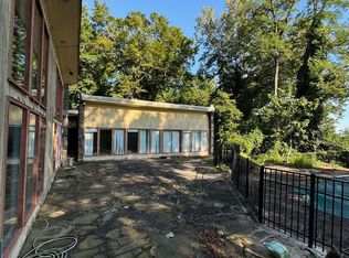 270 Harbor Acres Rd, Port Washington, NY 11050