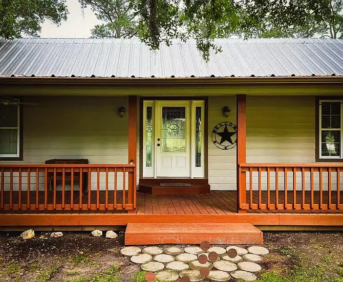 38 Martha Ln — Photo 2