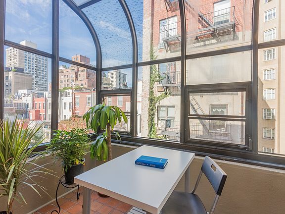 3rd image of 11 W 89th St APT 4B