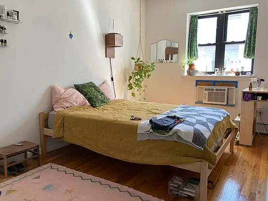Rented by Capri Jet Realty Corp | media 27