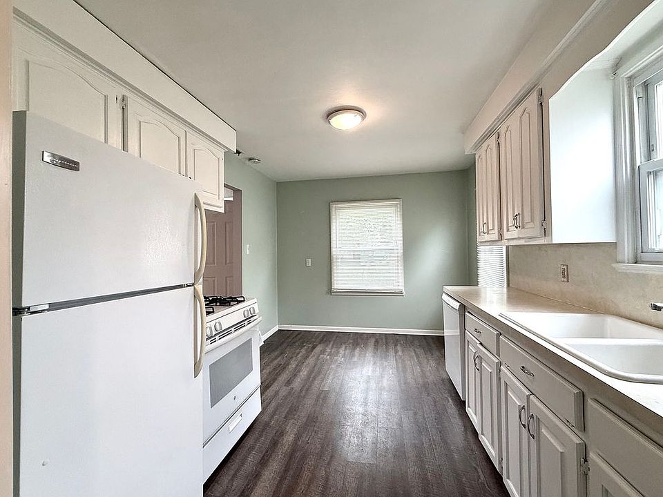 2330 Rowland Ave, photo 8