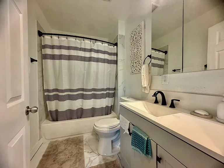 736 E East St — Photo 10