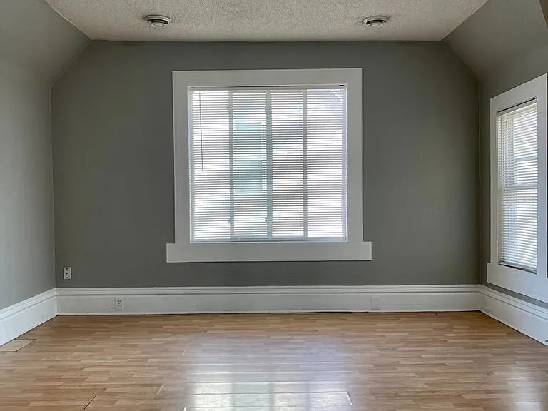 973 Geranium Ave E — Photo 1