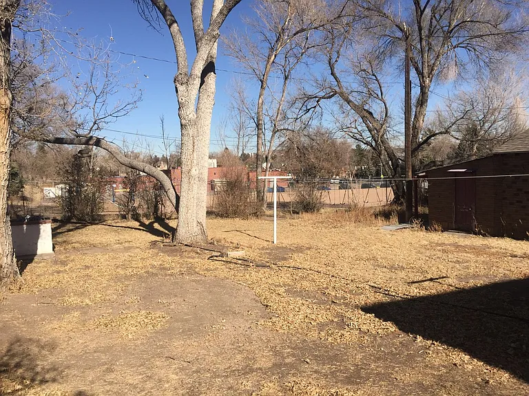 526 W Dale St — Photo 22
