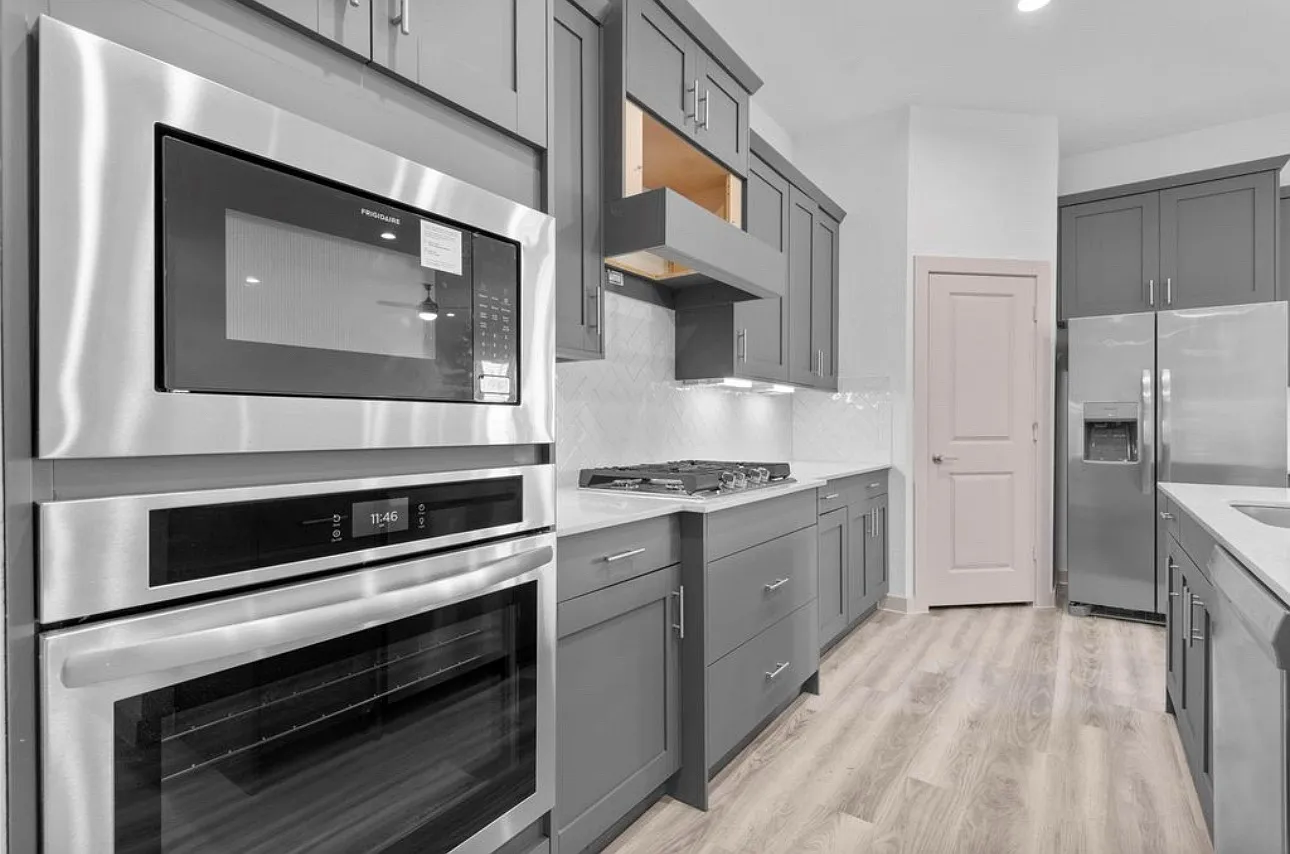 4 bed, 2.5 bath, 2385 sqft, $3,000 — Photo 4