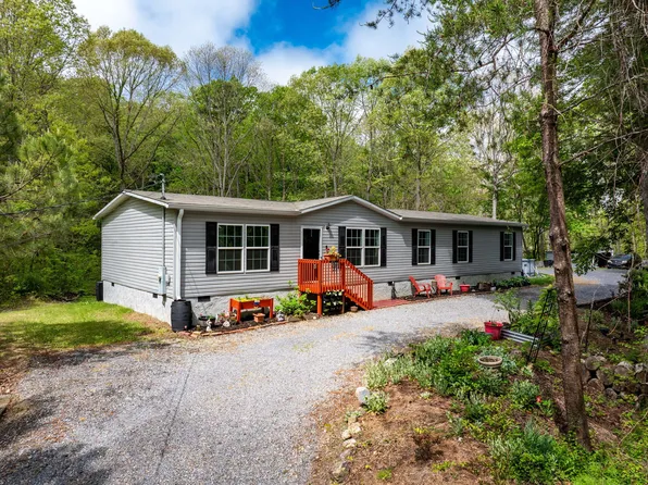120 Woods Rd, Tunnel Hill, GA 30755
