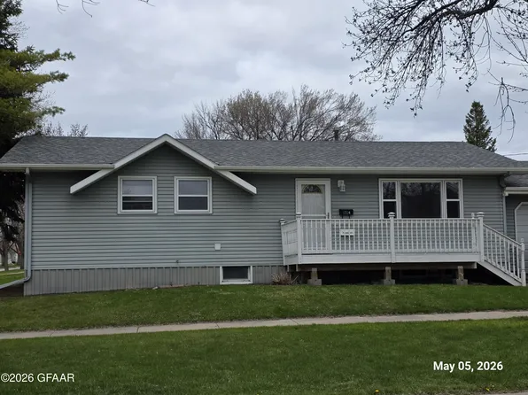 1724 9th Ave S, Grand Forks, ND 58201