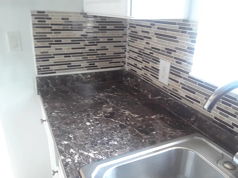 835 NW 2nd St #5 — Photo 3