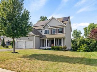 24 Fieldstone Ln, Southington, CT 06489