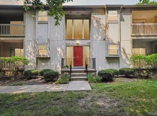 27900 Berrywood Ln UNIT 32, Farmington Hills, MI 48334