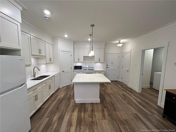 4th image of 54 Hampton Rd #206