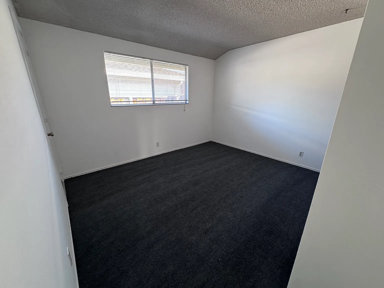 3 bed, 1118 sqft, $4,050 — Photo 2