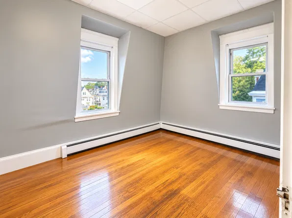 229 Jackson St #5, Lawrence, MA 01841
