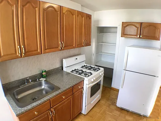 Rented by The Agency | media 18