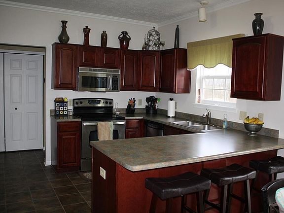 4th image of 704 Booneway Ln