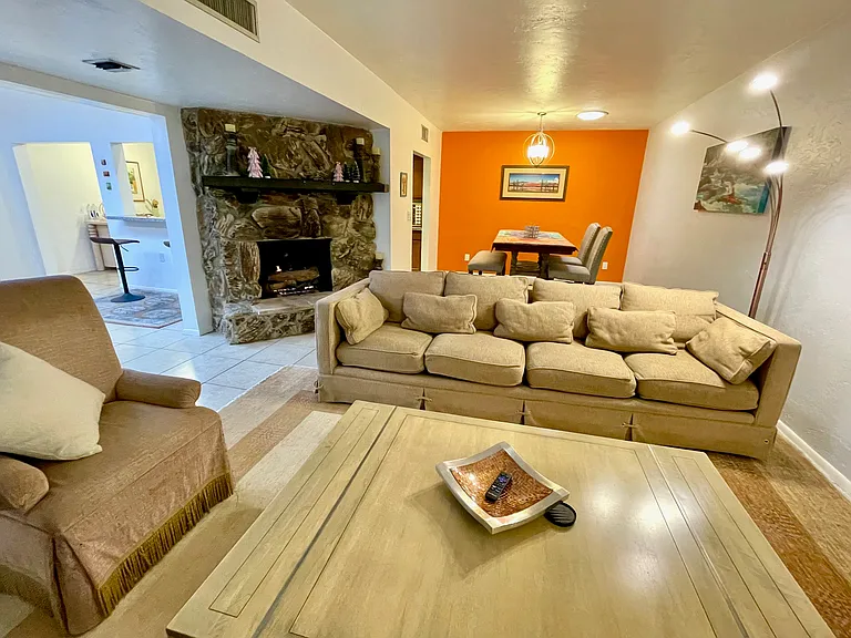 2030 S Pleasant Valley Dr — Photo 8