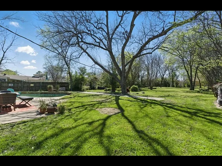 1744 Lake Shore Dr — Photo 9