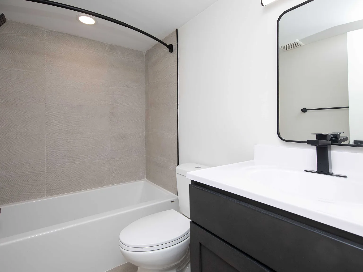 Golf Club Apartments — Photo 4