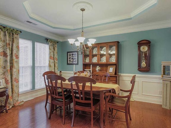 4th image of 347 Fannis Cir