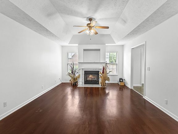 5th image of 929 Chaparral Dr