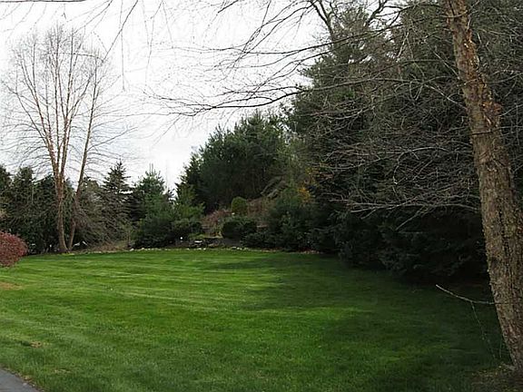 4th image of 104 Orchard Woods Dr