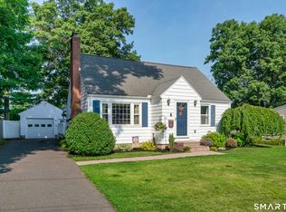 16 Raymond Pl, Cromwell, CT 06416