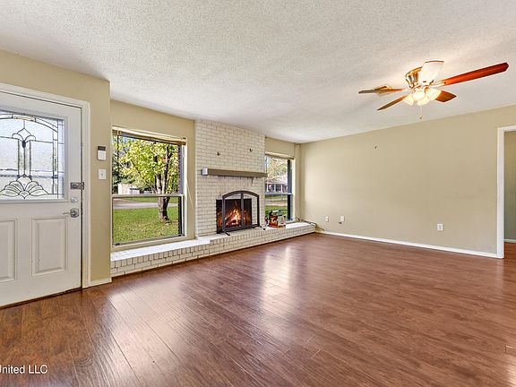 3rd image of 12412 Briarwood Dr E