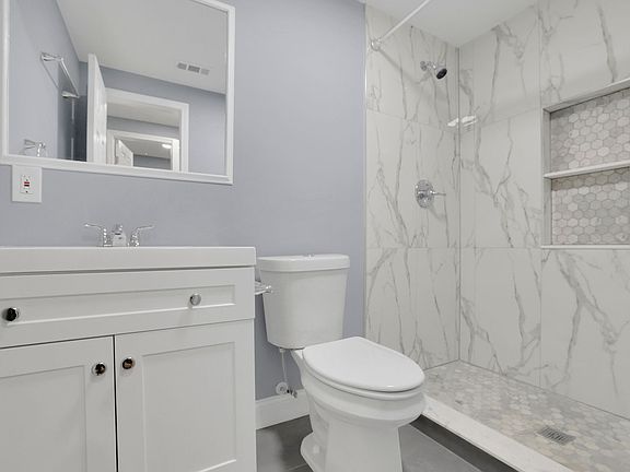 3rd image of 40 Candlelight Ln SW #B