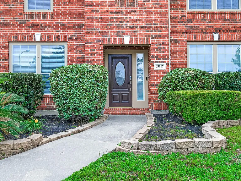 25507 Lyon Springs Ct — Photo 5
