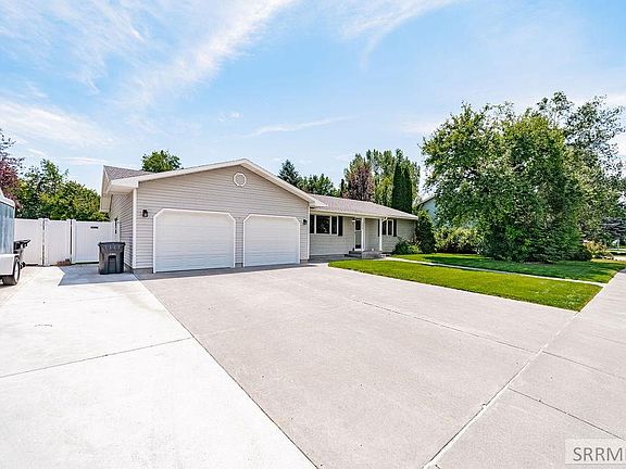 4th image of 3075 Chaparral Dr