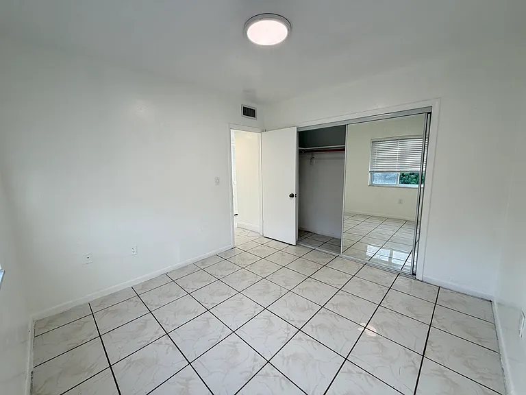 1860 SW 22nd St #8 — Photo 5