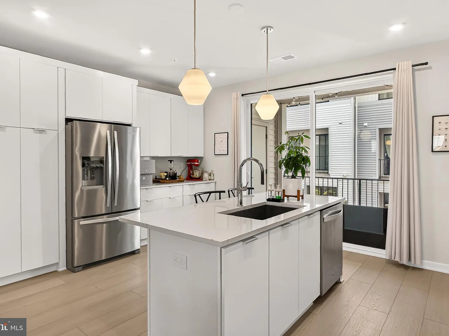 2 bed, 2.5 bath, 1766 sqft, $3,300 — Photo 4