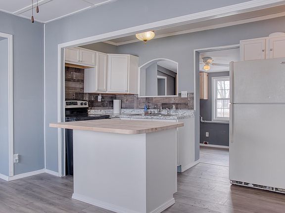 2nd image of 1201 N Kerby Rd