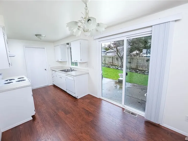 2102 Margaret Pl — Photo 5