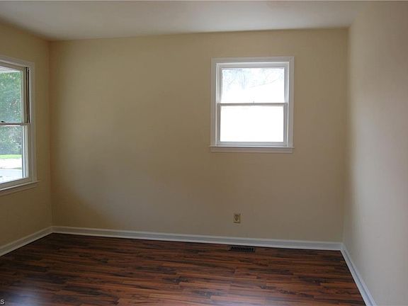 2nd image of 1306 Bothwell St Unit B