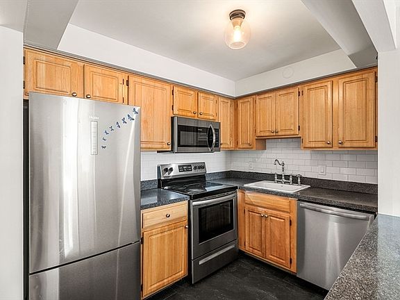 4th image of 1025 Hancock St Unit 4A