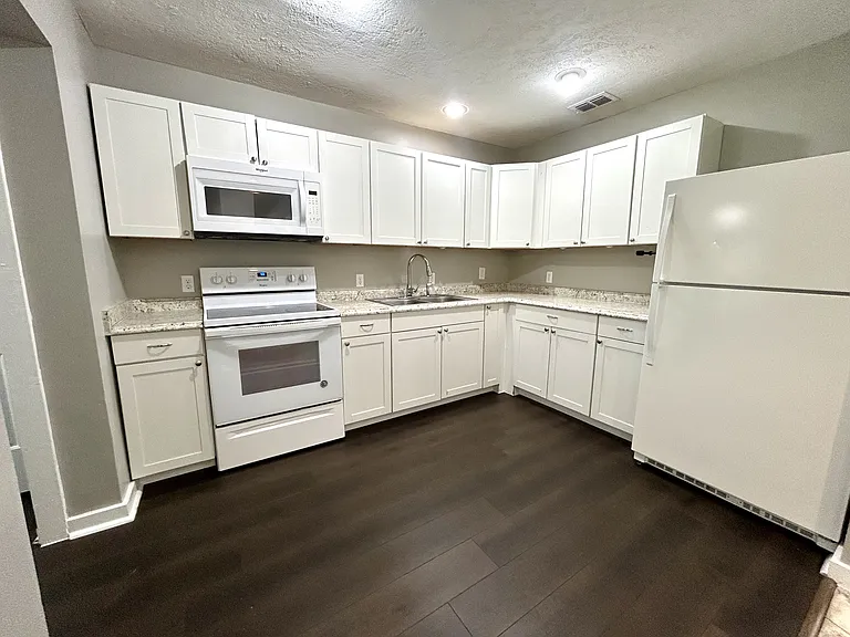6724 Zircon Dr — Photo 4