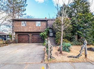 19 Clausen Rd, Edison, NJ 08817