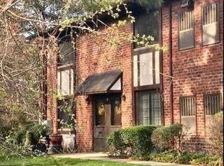 3 Pinebrook Pl, Bay Shore, NY 11706