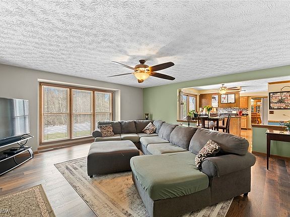 4th image of 4750 Squire Dr